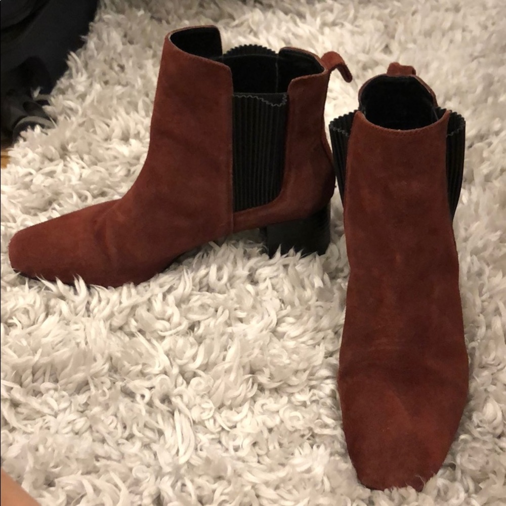 Zara suede maroon booties